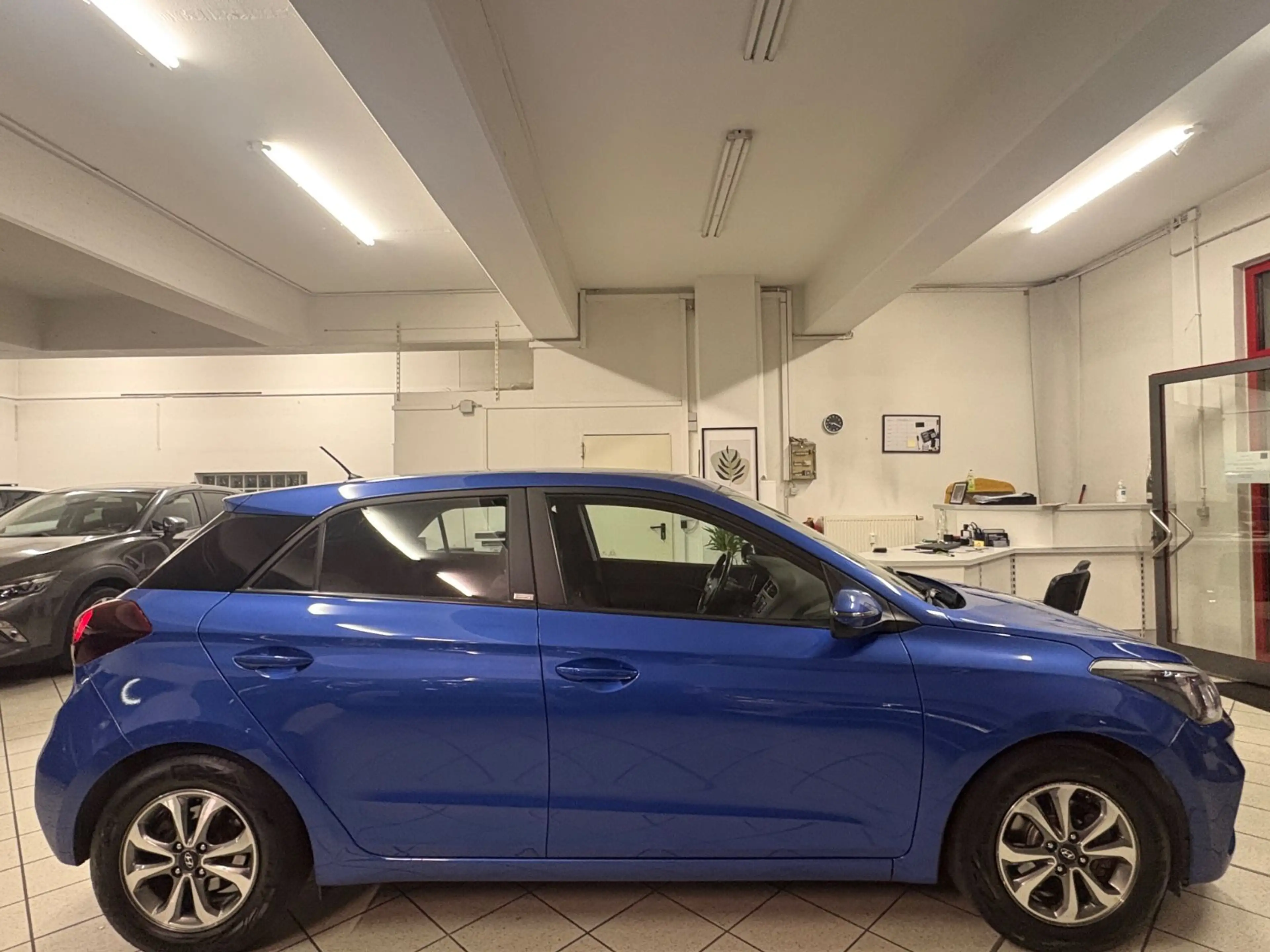Hyundai i20 Trend | PDC | Service &HU/AU Neu | 8-Fach — photo 8