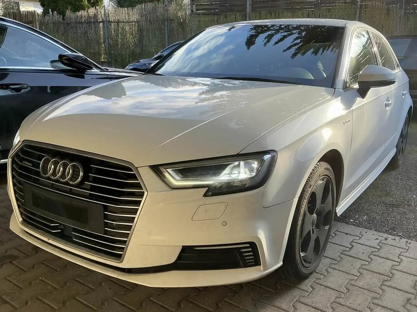 Audi A3 SB *S-LINE+*SPORT*E-TRON*VIRTU*MTRX*KEYL*18Z* Weiß - 1