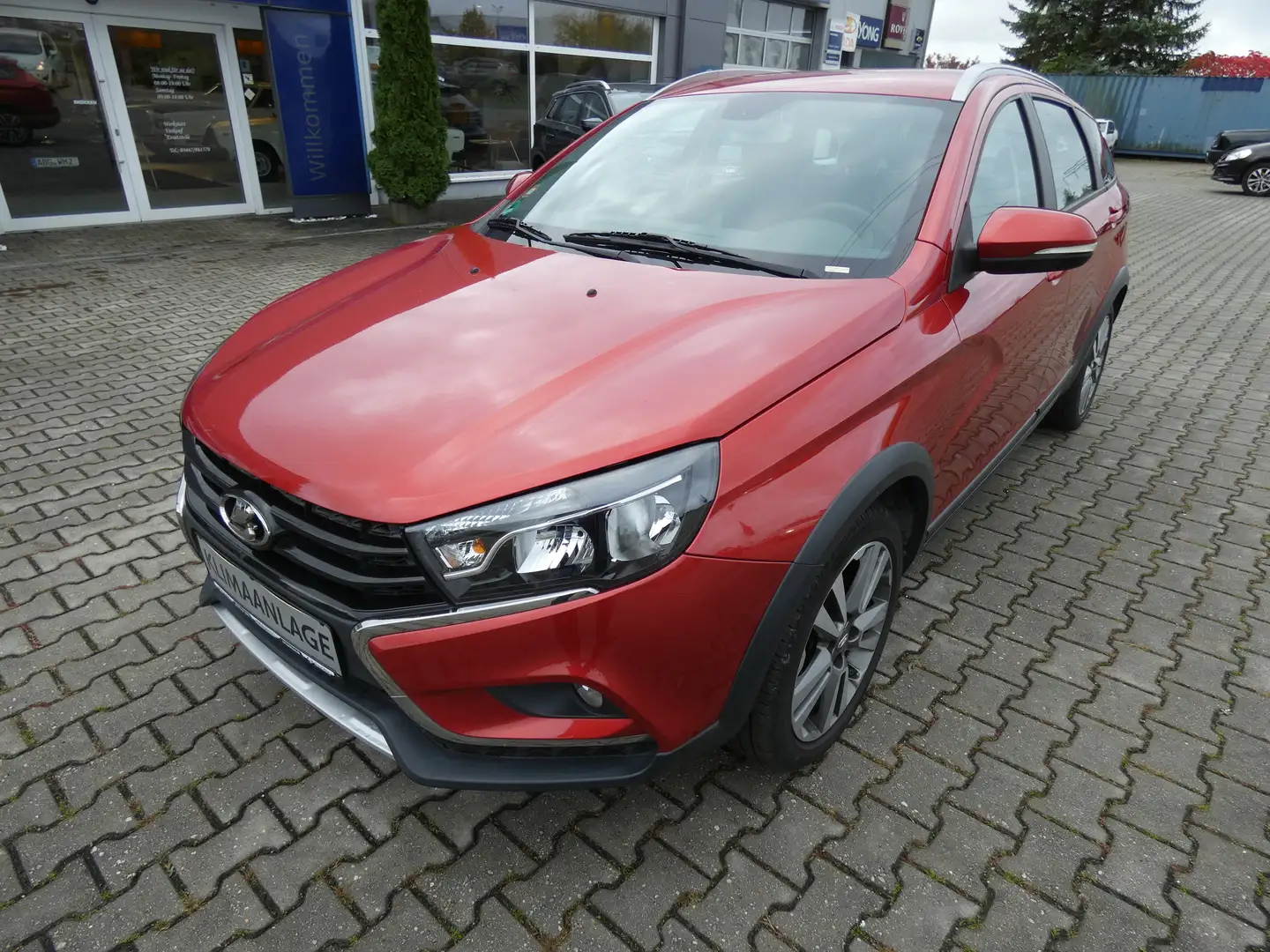Lada Vesta SW Cross Standard 1,6 Klima, 17" Alu, WR, PDC, TOP Rot - 1