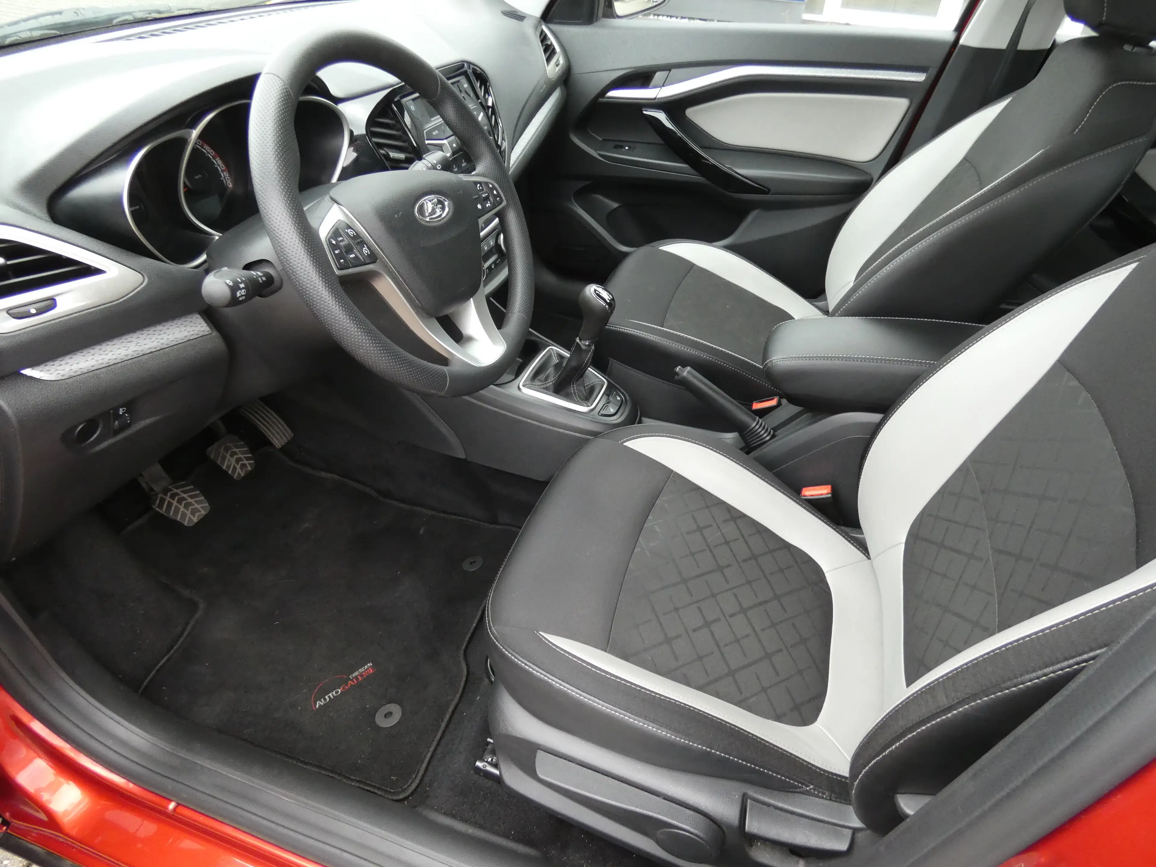 Lada Vesta SW Cross Standard 1,6 Klima, 17" Alu, WR, PDC, TOP — photo 8