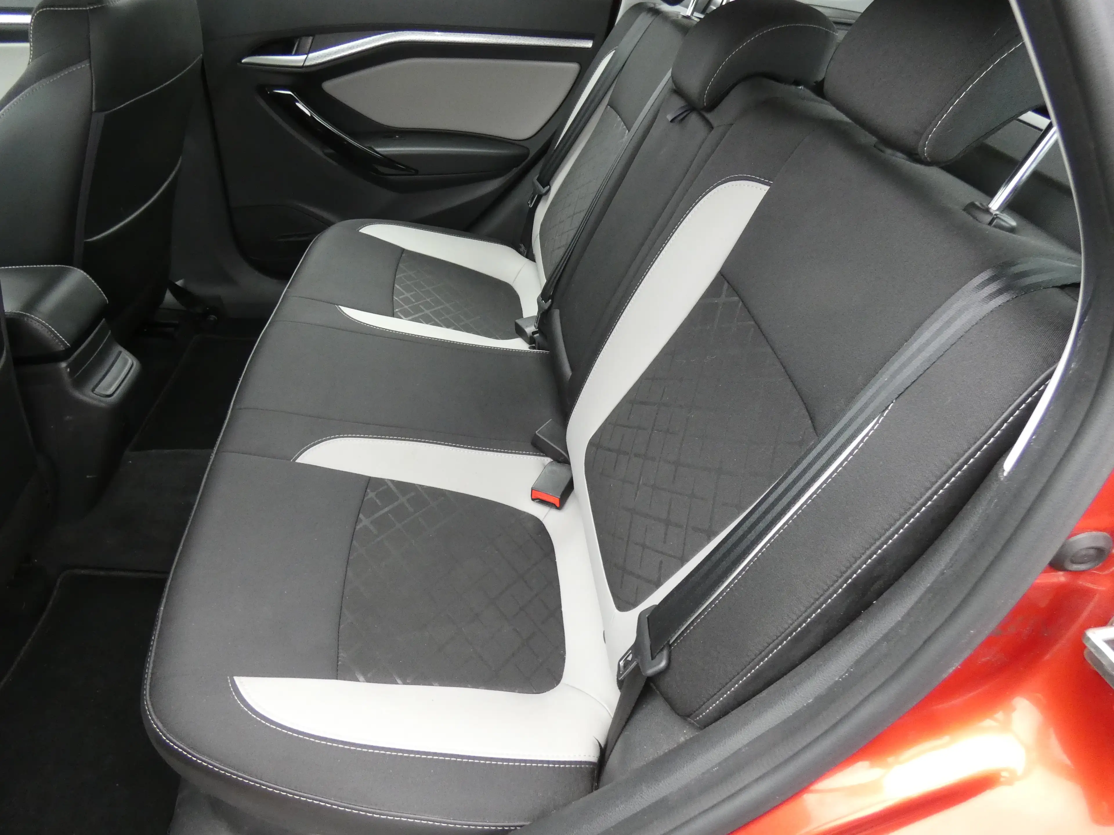 Lada Vesta SW Cross Standard 1,6 Klima, 17" Alu, WR, PDC, TOP — photo 7
