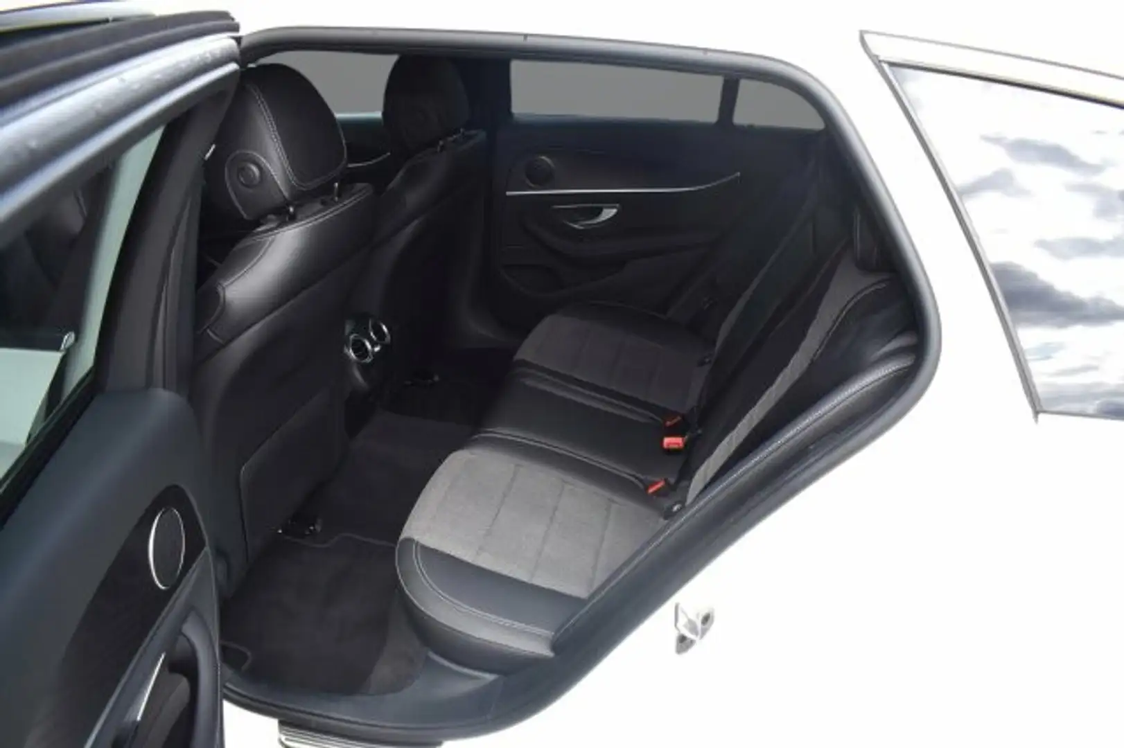 Mercedes-Benz E 200 d T Avantgarde +Wide+MBUX+LED+360+Cam+Totw Blanc - 2