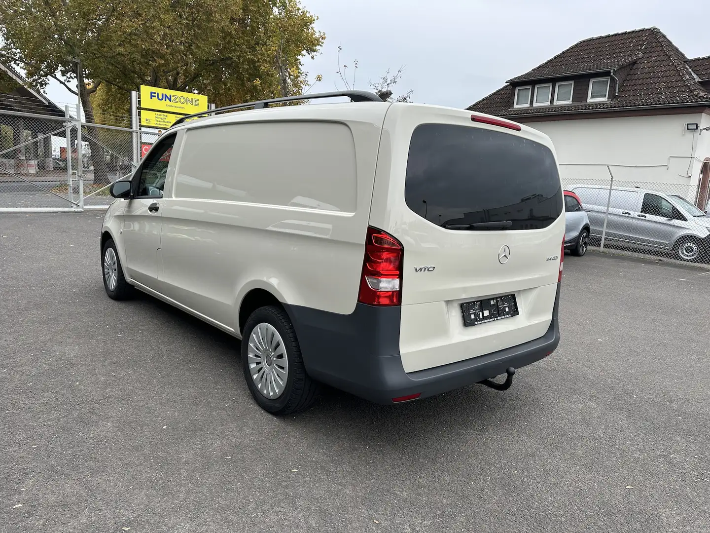 Mercedes-Benz Vito 114 CDI RWD lang AHK Navi Klima Grau - 2