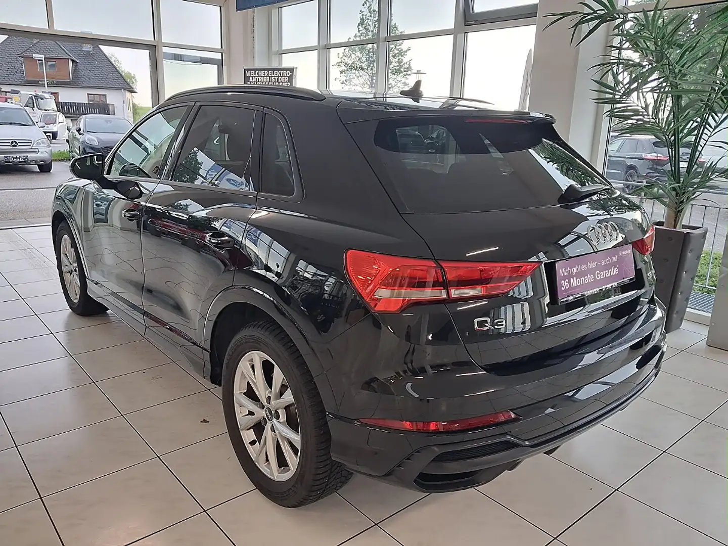 Audi Q3 35 TDI S-line S-tronic Schwarz - 2