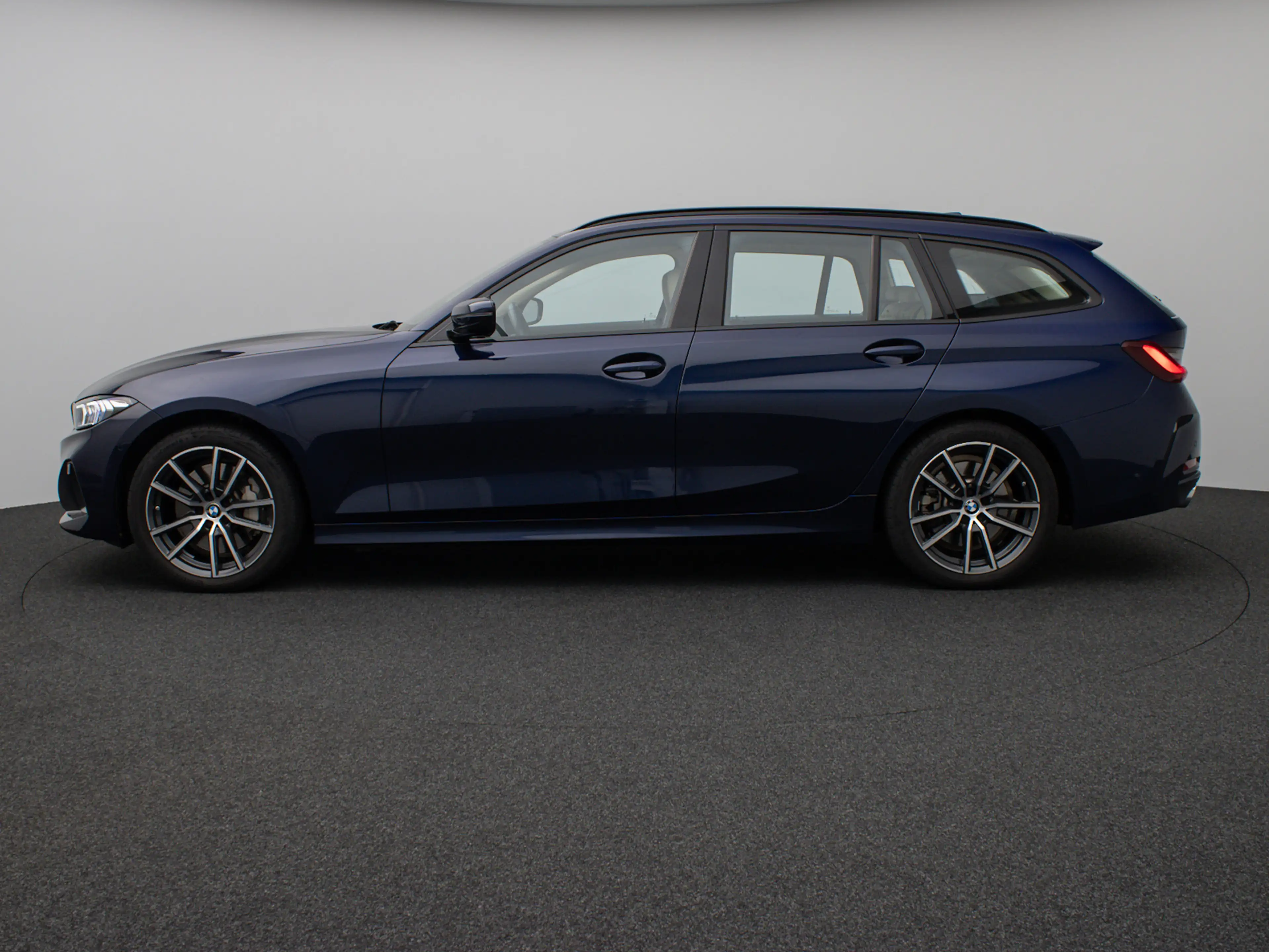 BMW 330 Kamera DAB HiFi Leder Sportsitz Komfort — photo 11