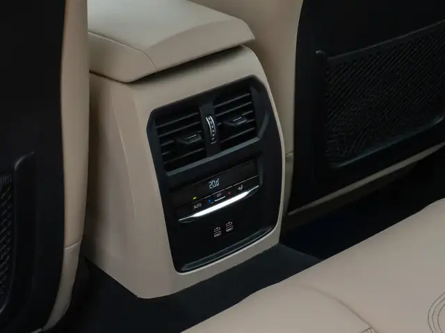 BMW 3 Series view 30
