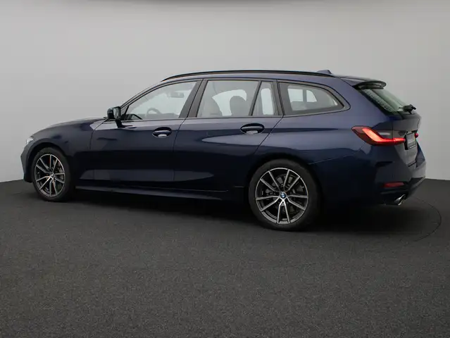 BMW 3 Series view 10