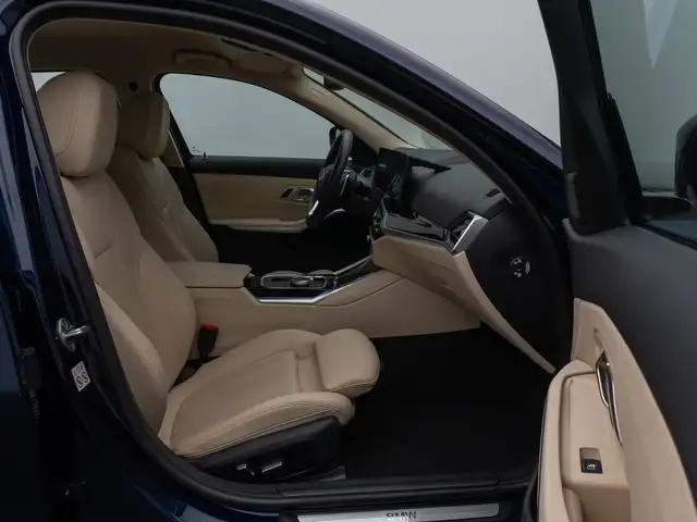 BMW 3 Series view 25