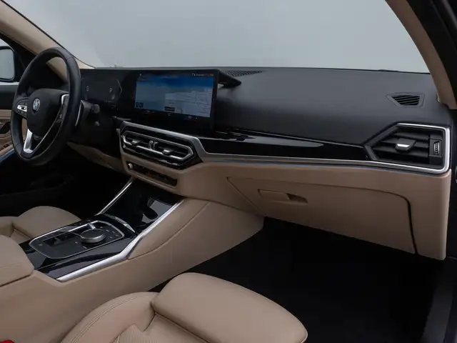 BMW 3 Series view 24