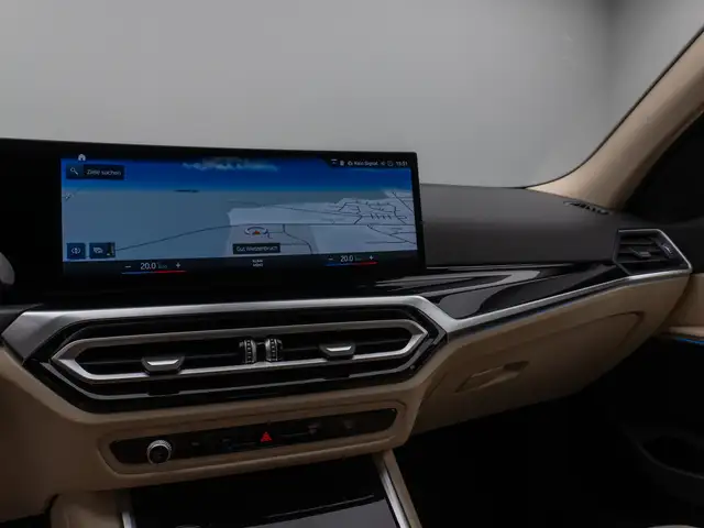 BMW 3 Series view 22