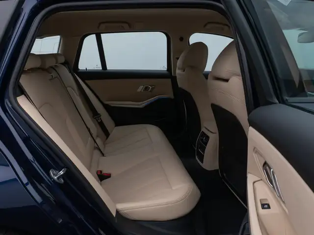 BMW 3 Series view 27