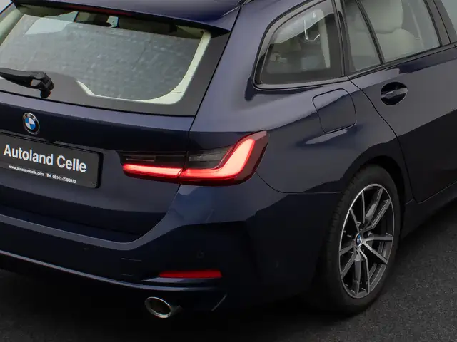 BMW 3 Series view 16