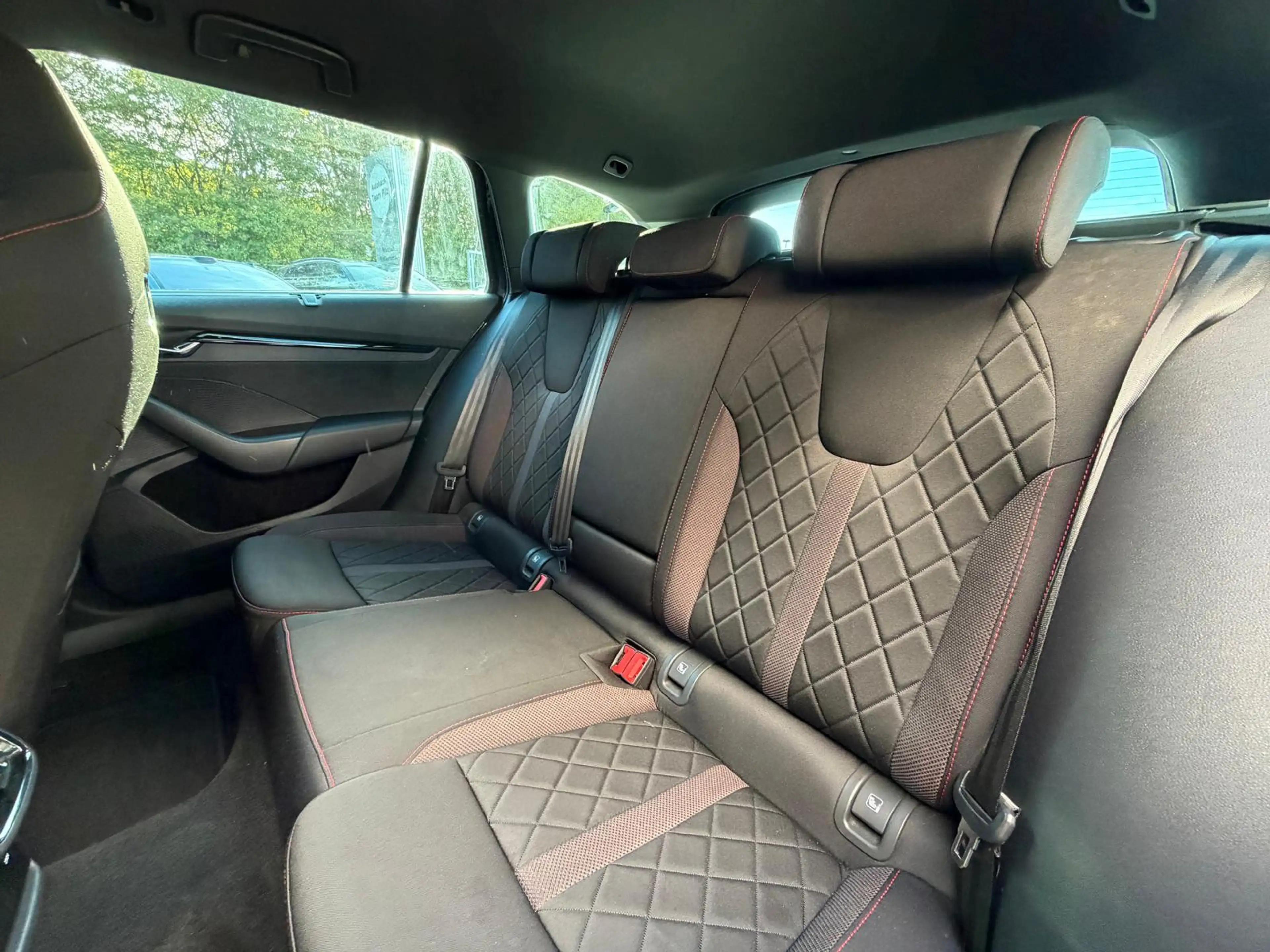 Skoda Octavia Combi 2.0 TDI RS >VIRTU+HEAD+LED+KAM+ACC — photo 9
