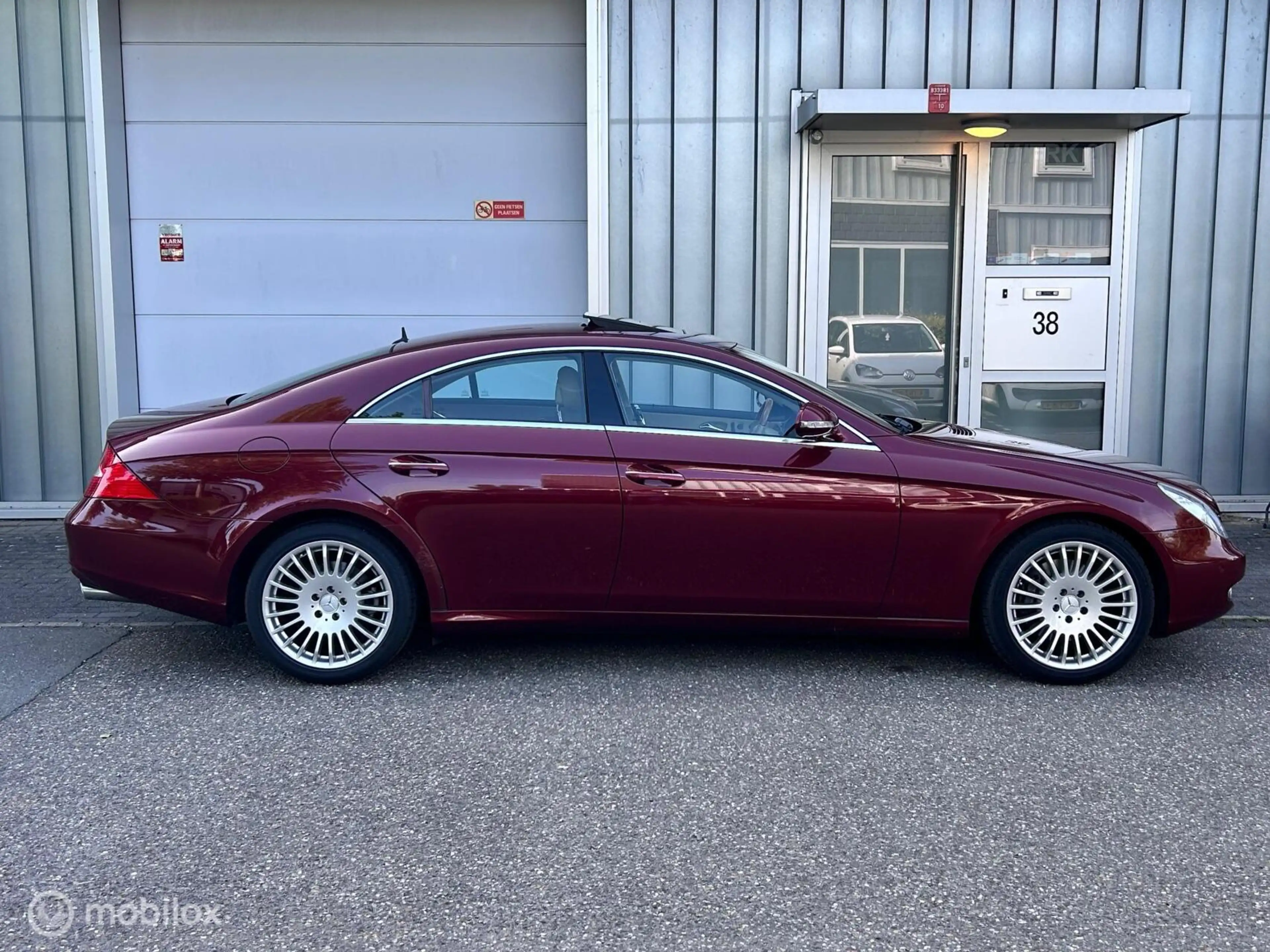 Mercedes-Benz CLS 500 — photo 11