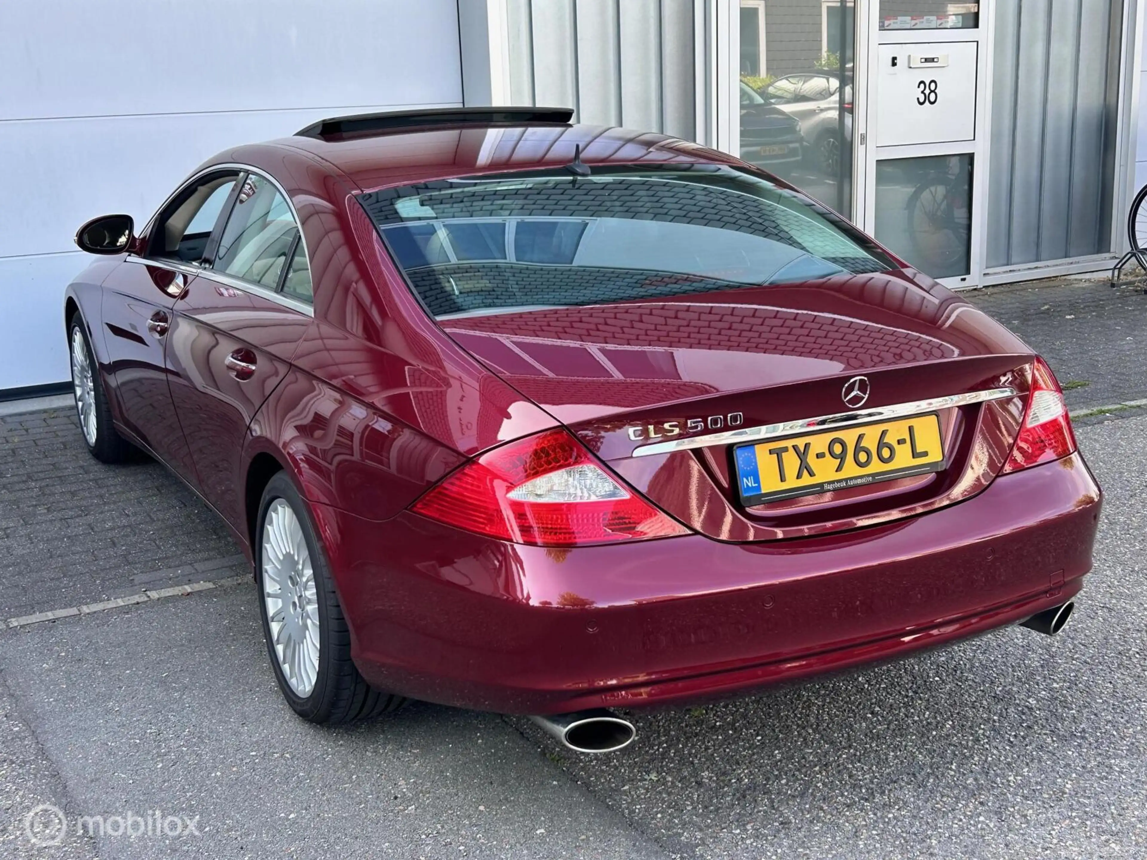 Mercedes-Benz CLS 500 — photo 8