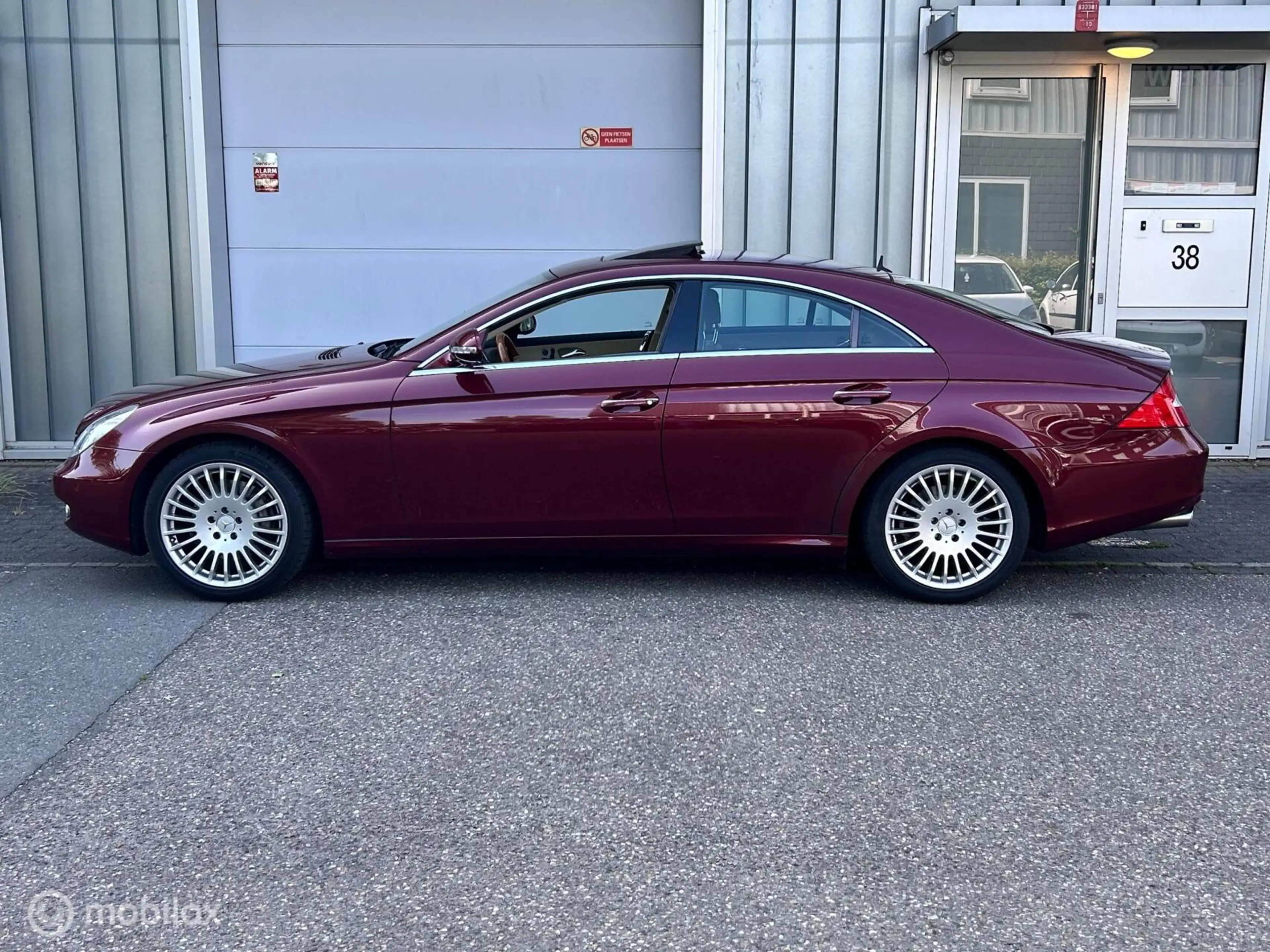Mercedes-Benz CLS 500 — photo 4