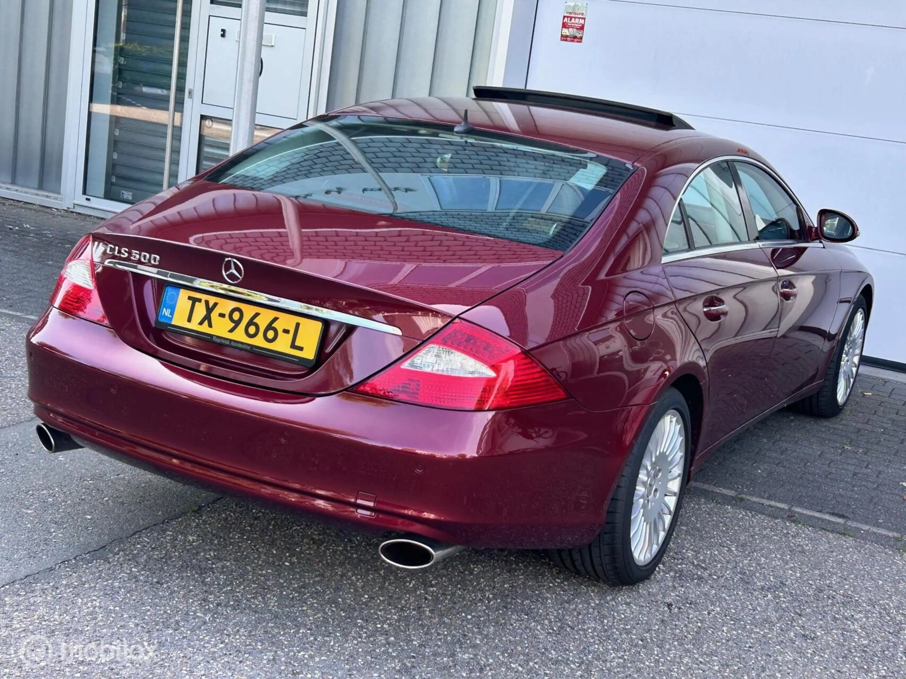 Mercedes-Benz CLS 500 — photo 10