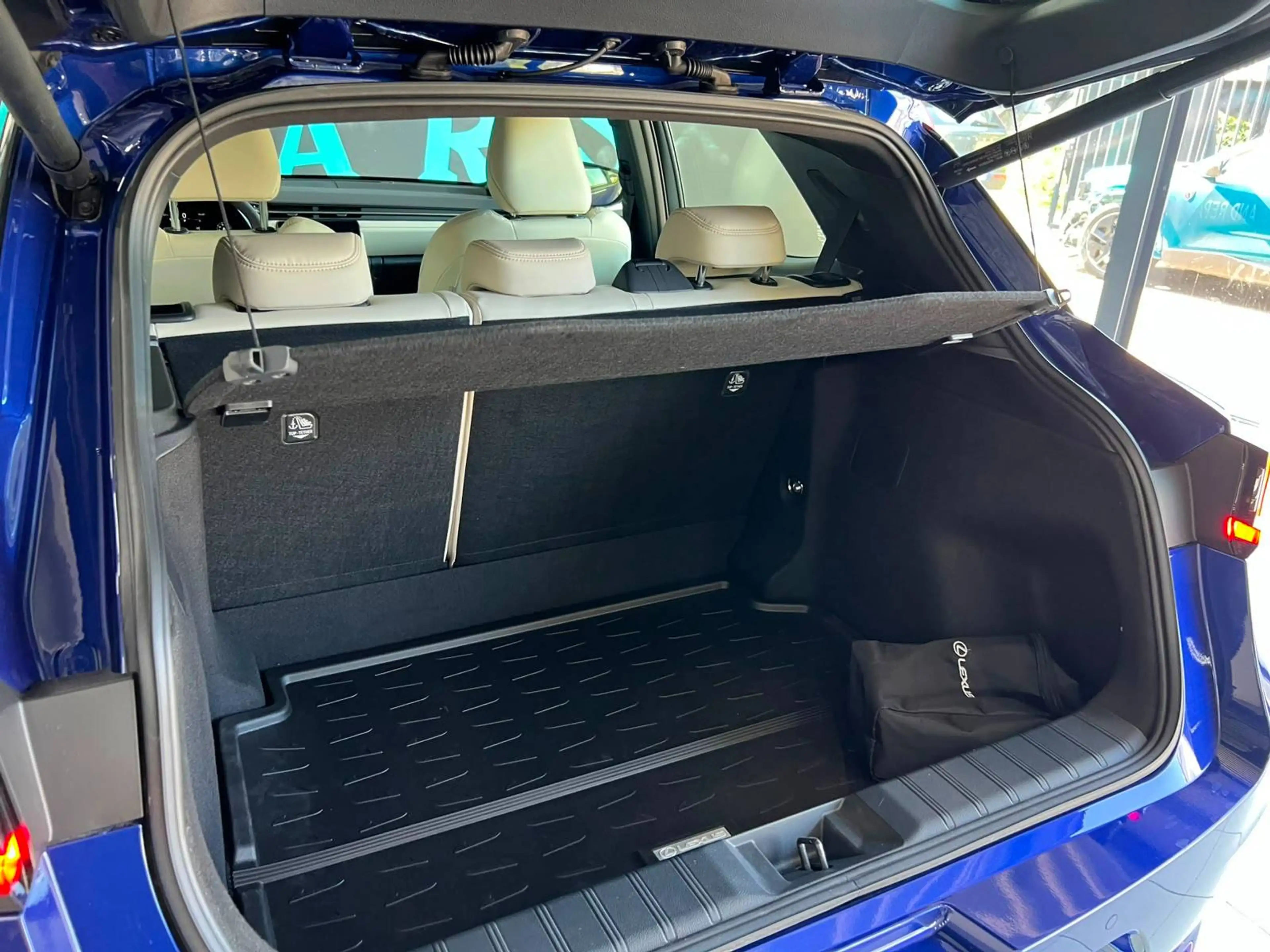 Lexus LBX LBX 1.5i FWD Elegant Elegant — photo 9