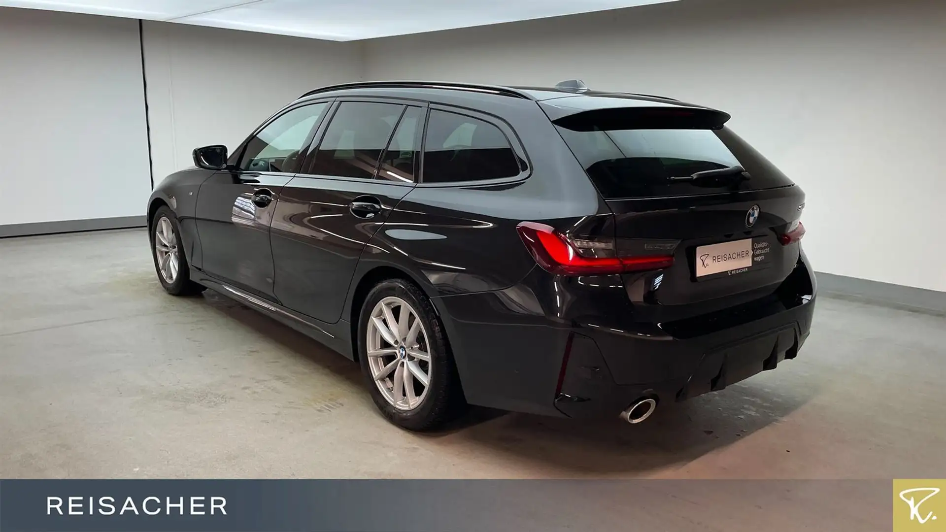 BMW 320 i A Tou M-Sport,Pano,AHK,Autom Schwarz - 2