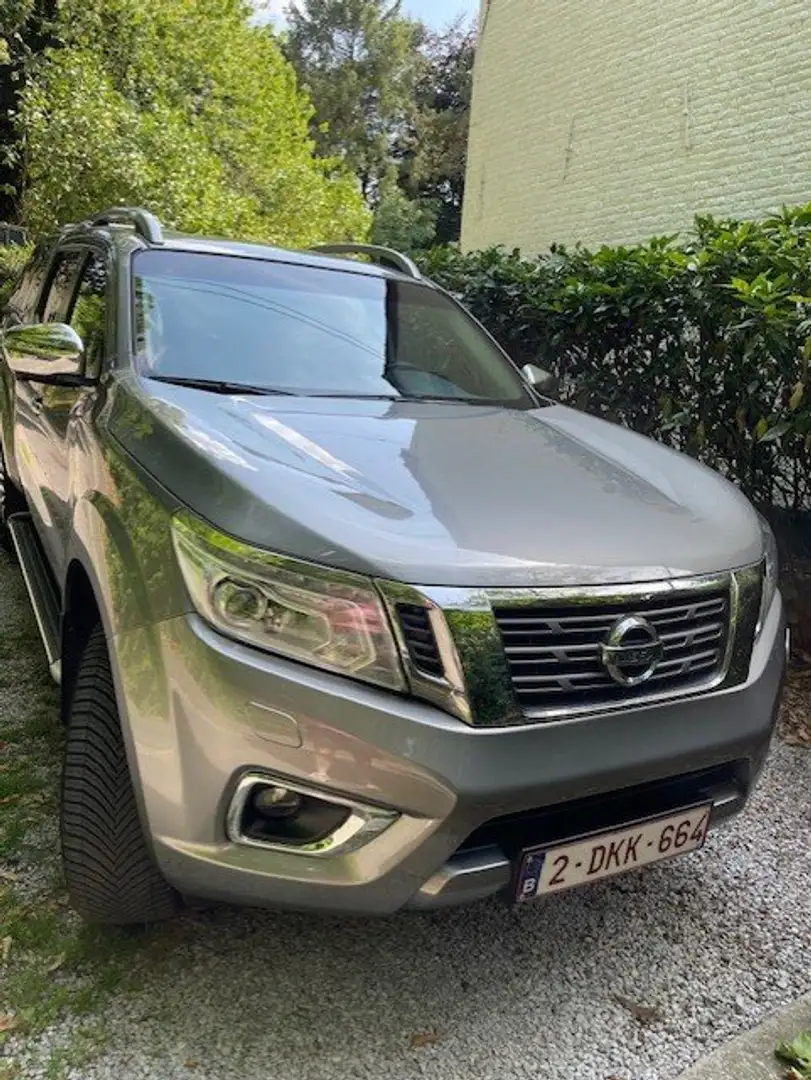 Nissan NP300 2.3 dCi 4WD Tekna Šedá - 1