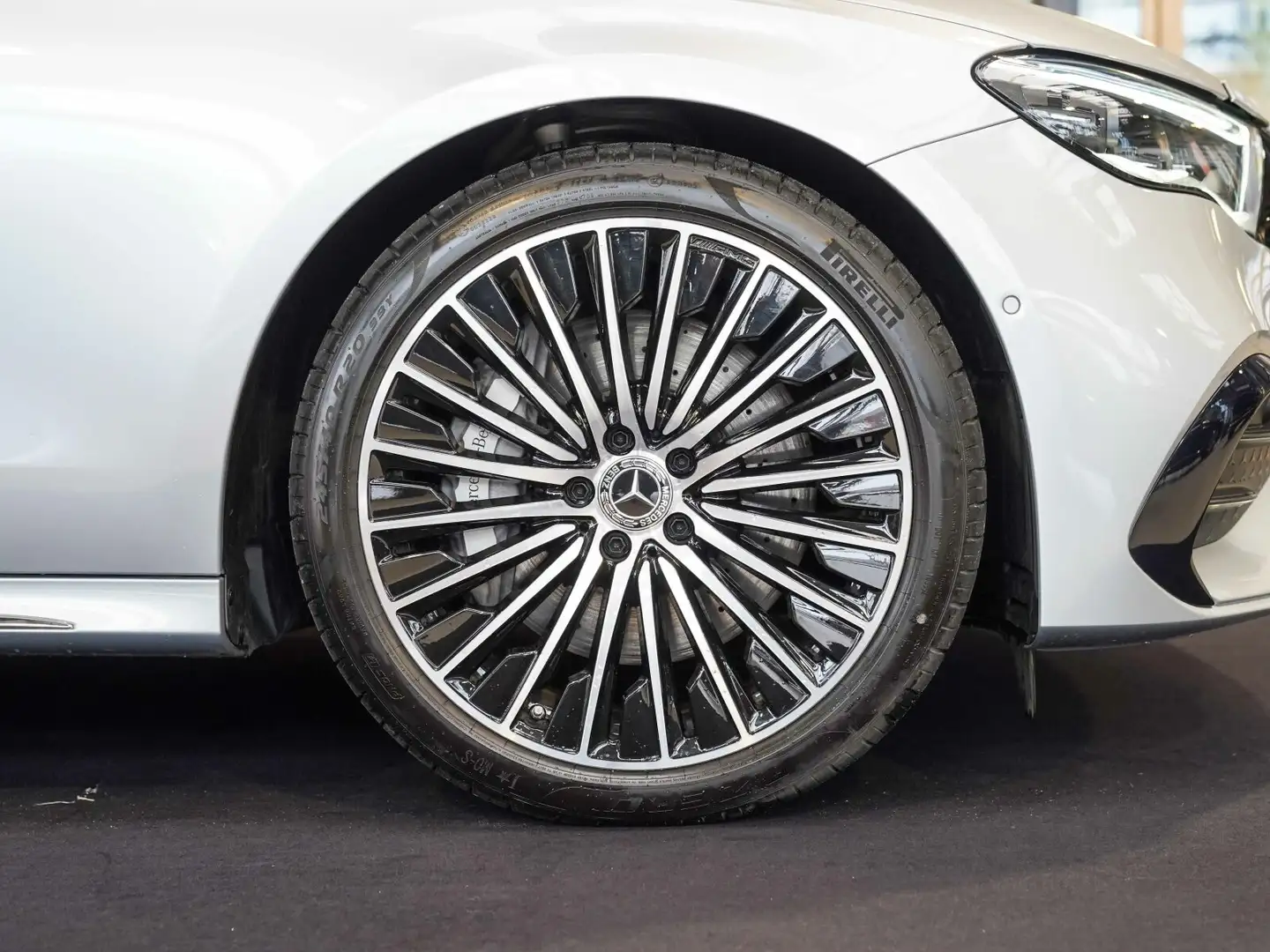 Mercedes-Benz E 200 E 200 T AMG Line tonkabraun Superscreen AIR 20" Silber - 2