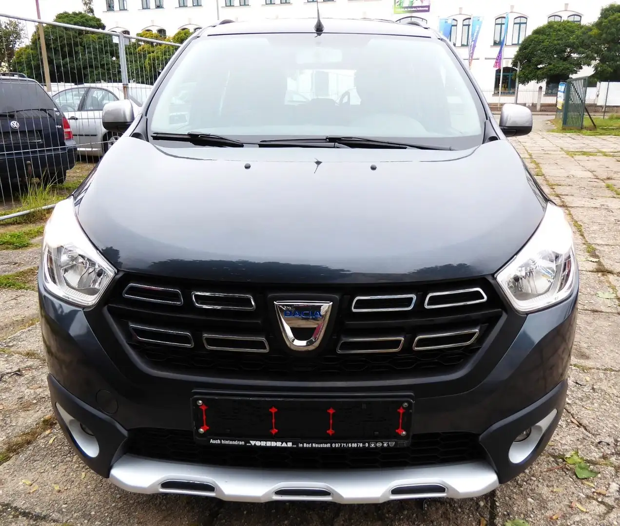 Dacia Lodgy Stepway 7-Sitz,Navi,Kam.,AHZV,Klima,PDC,E6 Grau - 2