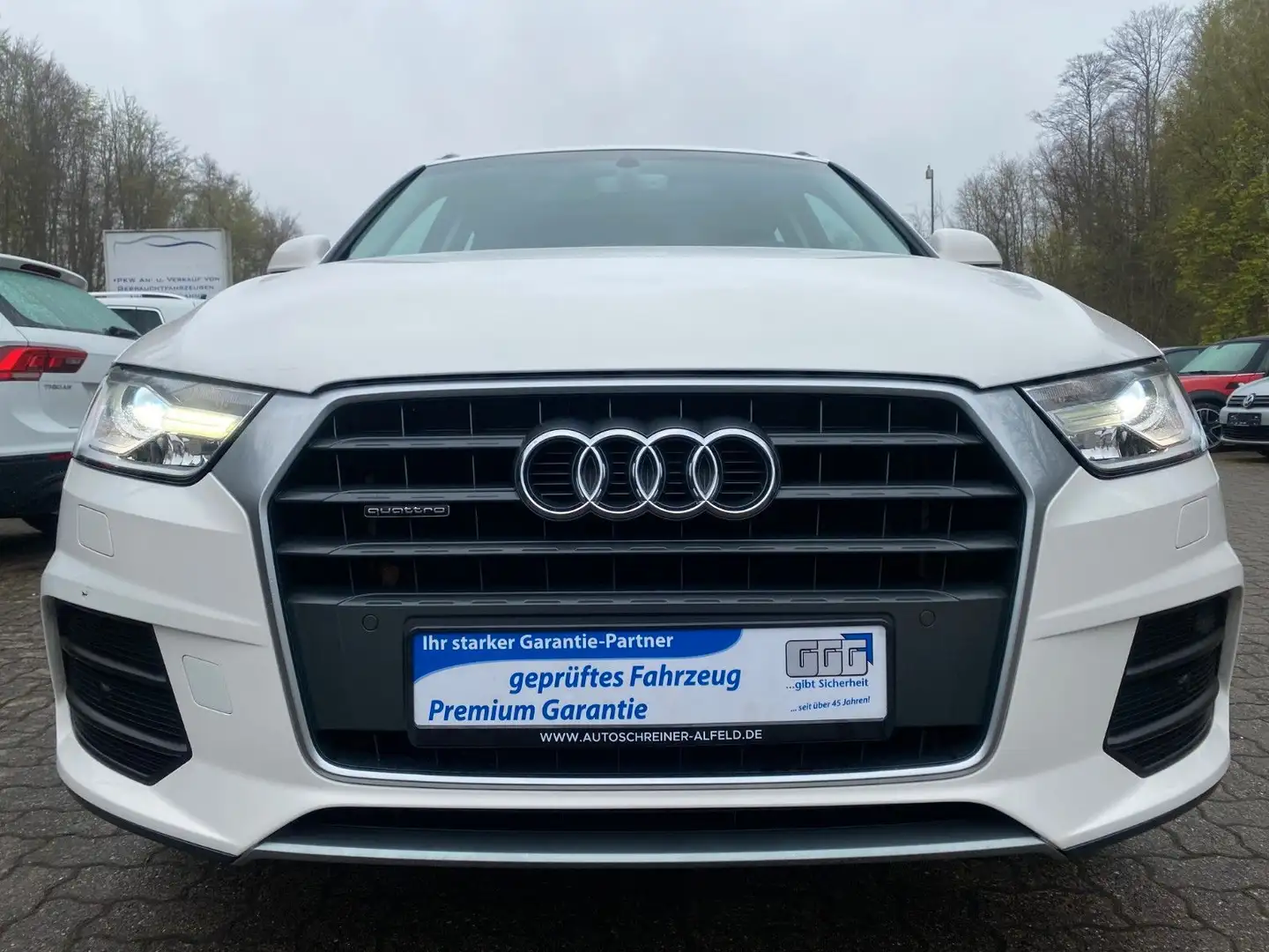 Audi Q3 design quattro AUTOMATIK AHK KAMERA PANO Bílá - 2