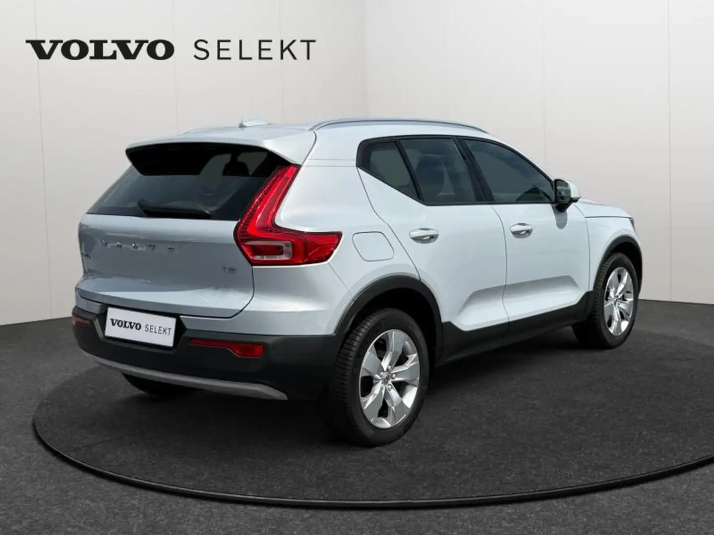 Volvo XC40 T2 Momentum Pro / Essence Grigio - 2