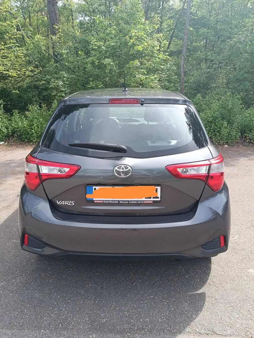Toyota Yaris 1.0 VVT-i Grau - 2