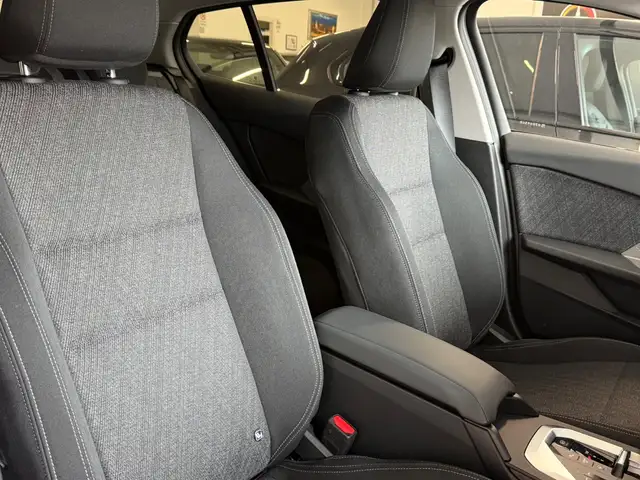 BMW 1 Series view 24