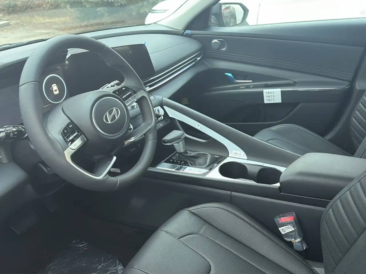 Hyundai ELANTRA снимка Hyundai ELANTRA