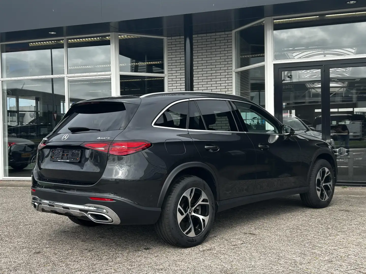 Mercedes-Benz GLC 300 300e 4MATIC Luxury Line | Trekhaak | Memory | Voor Grijs - 2