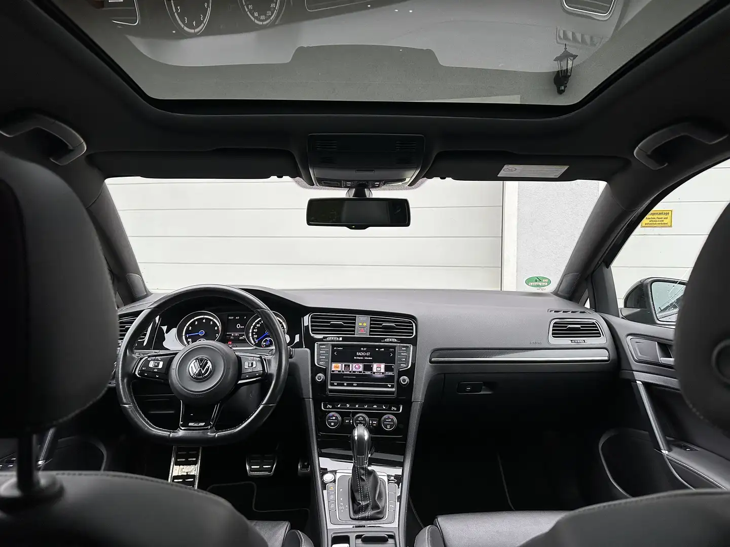 Volkswagen Golf R DSG Schwarz - 1