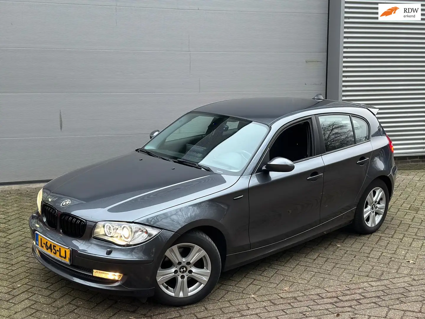BMW 116 1-serie 116i Introduction / INRUIL VERKREGEN / WIE Grijs - 1