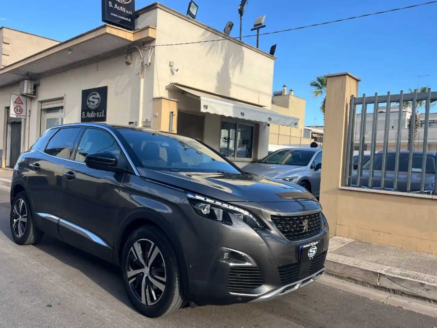 Peugeot 3008 1.5BlueHDi 130 EAT8 GT Line Grau - 1