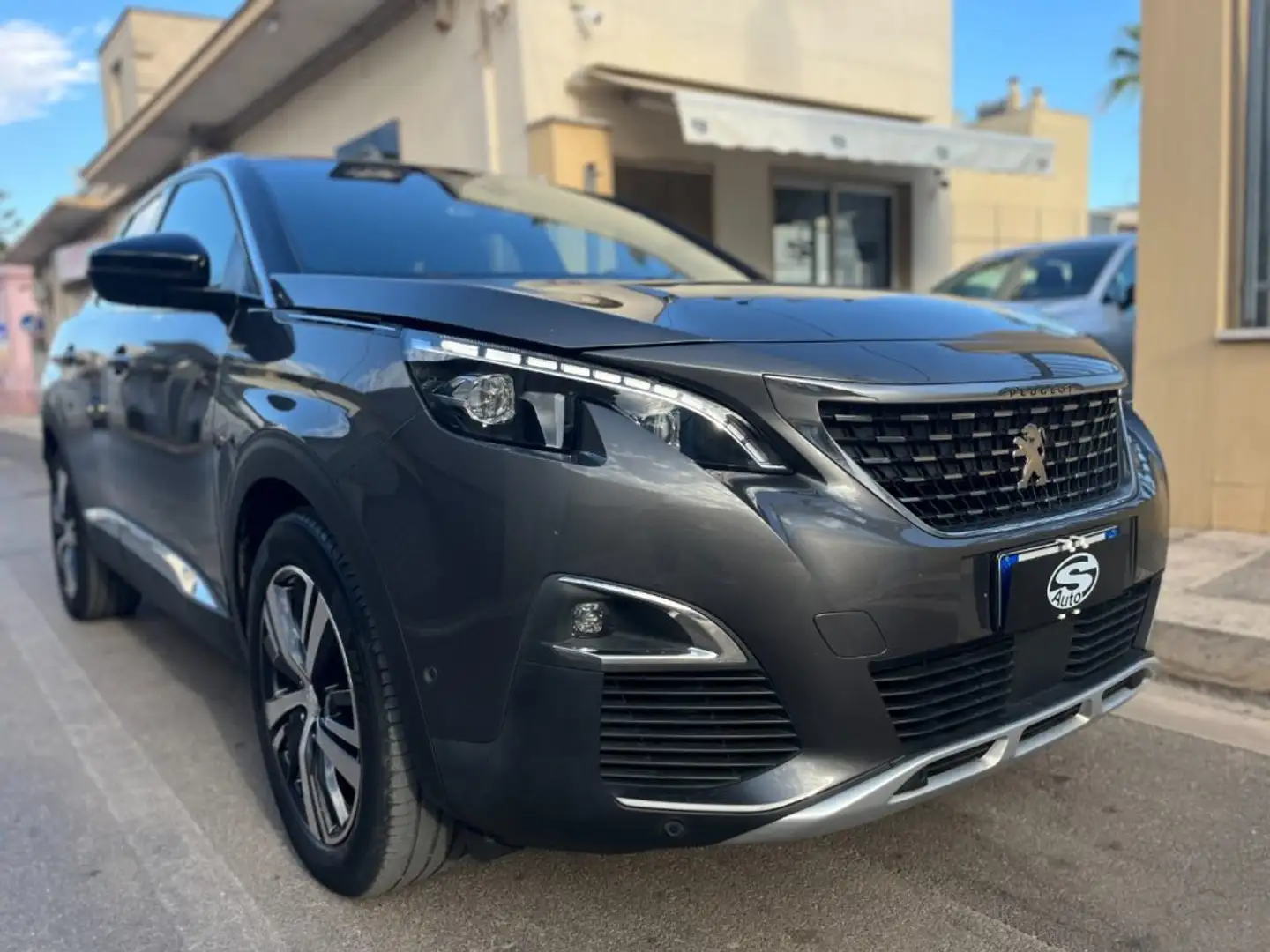 Peugeot 3008 1.5BlueHDi 130 EAT8 GT Line Grau - 2