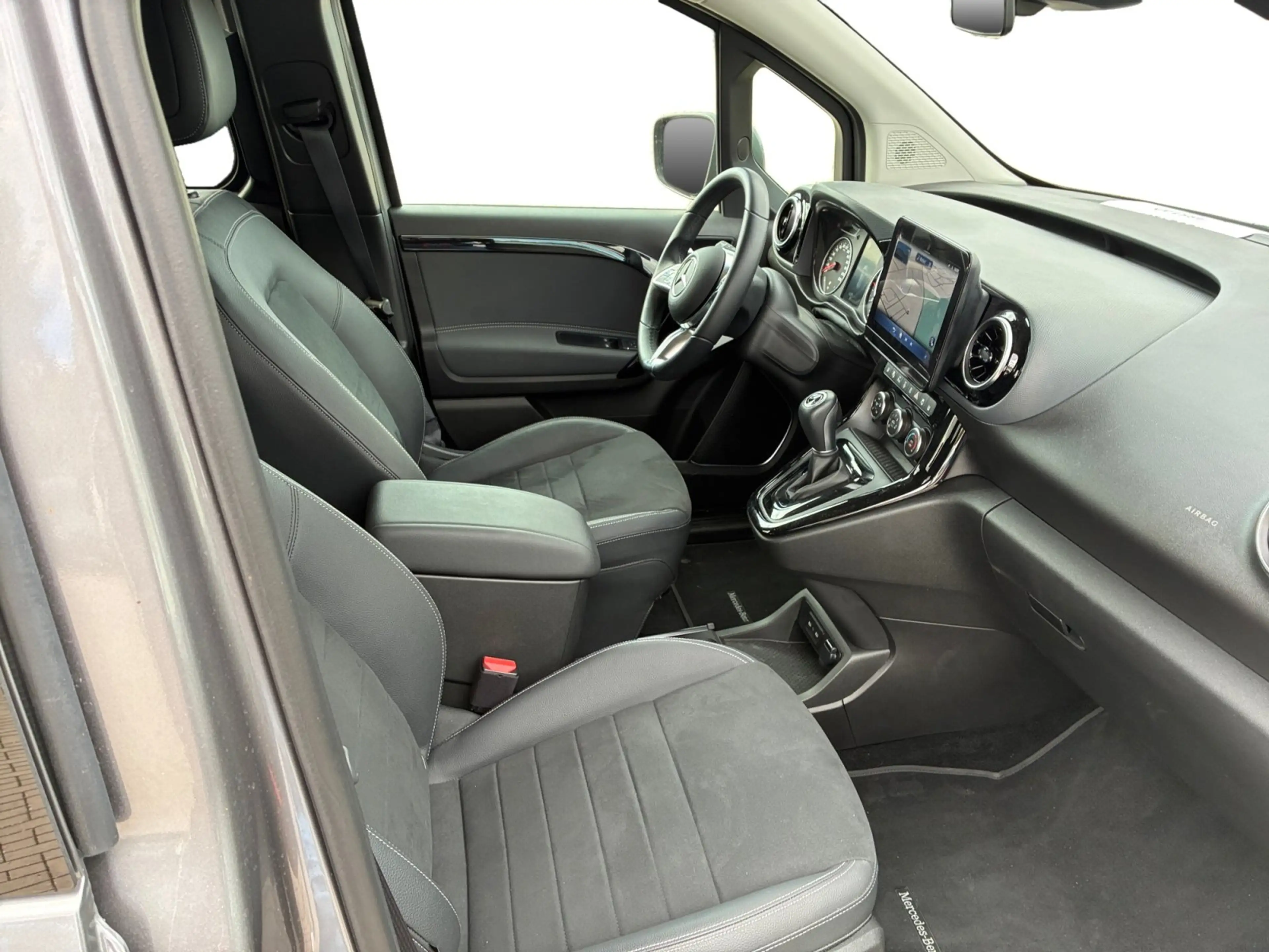 Mercedes-Benz T-Class T 160 d Style+lang+Navigation+LED+Kamera+Tempo+ — photo 15