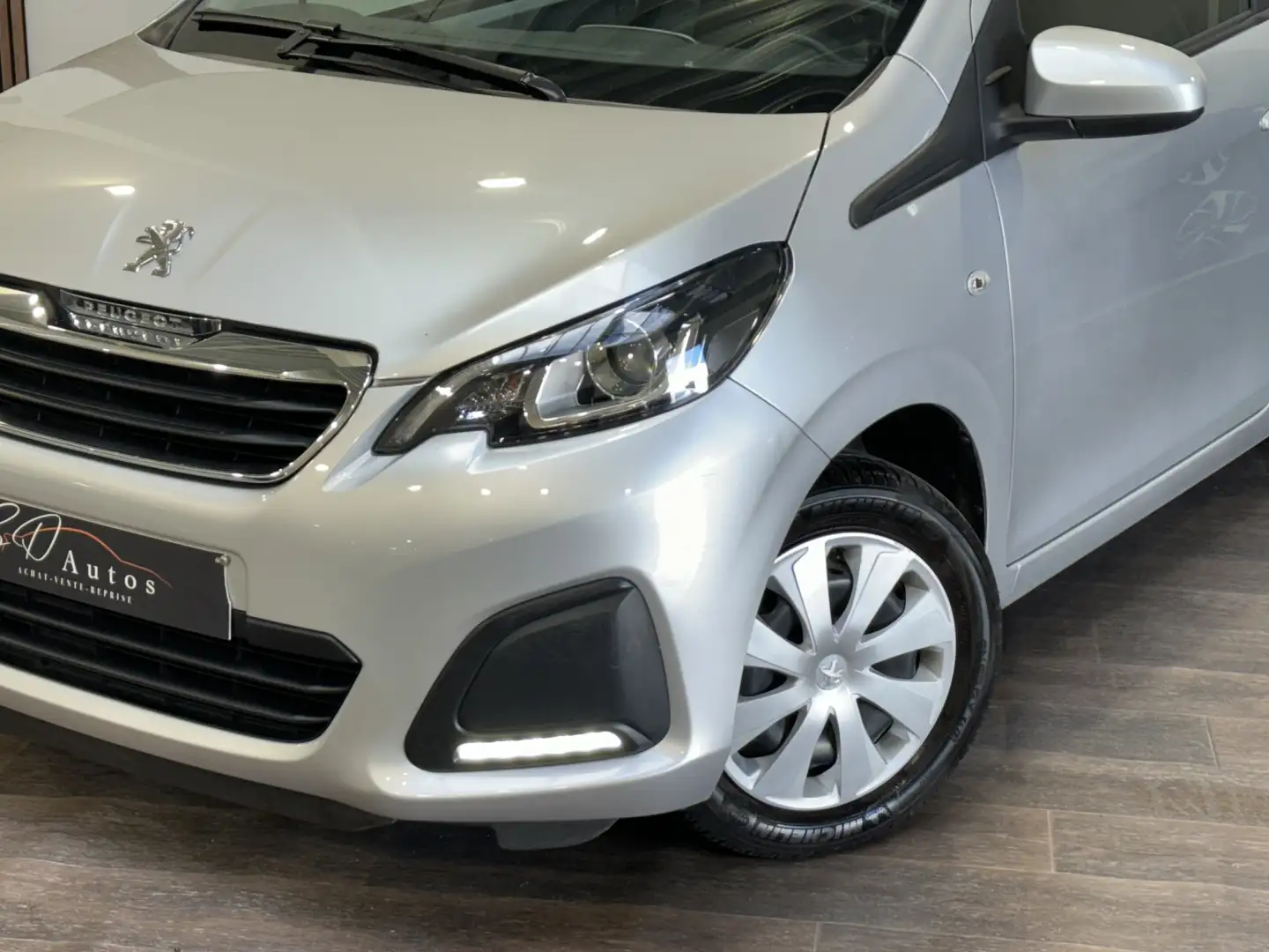 Peugeot 108 1.0i * 1ER PROPRIÉTAIRE * CARNET COMPLET *GARANTI Gris - 2
