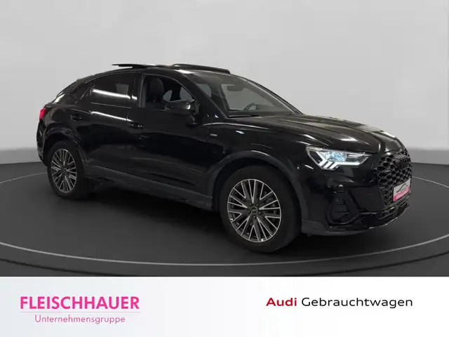 Audi Q3 view 9