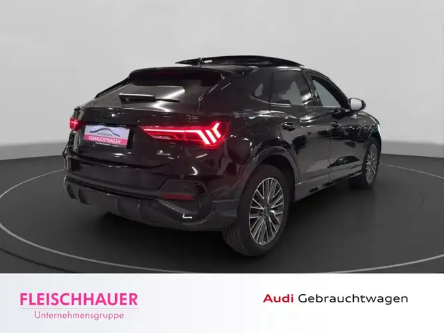 Audi Q3 view 7