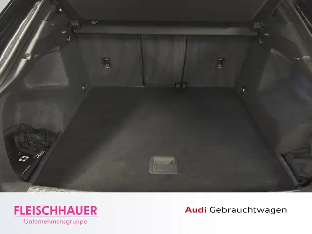 Audi Q3 view 21