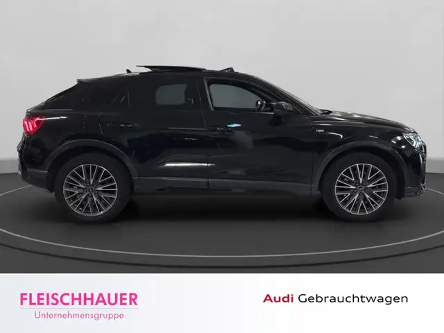 Audi Q3 view 8