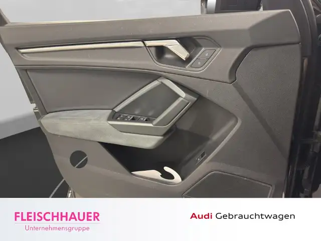Audi Q3 view 13