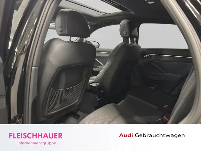 Audi Q3 view 14
