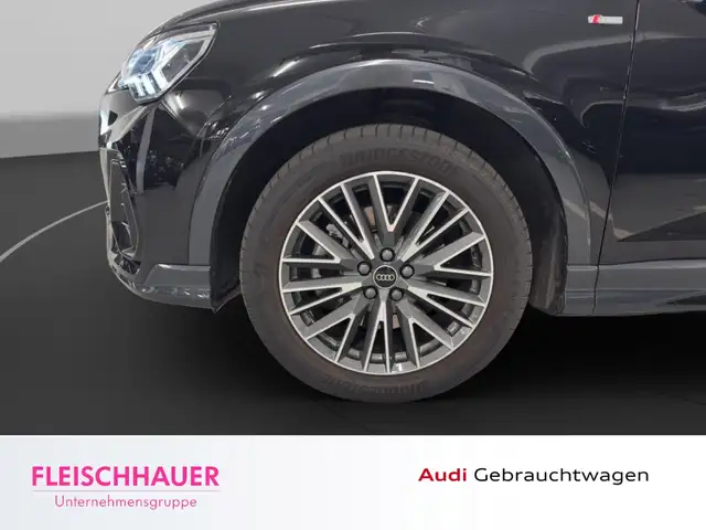 Audi Q3 view 23