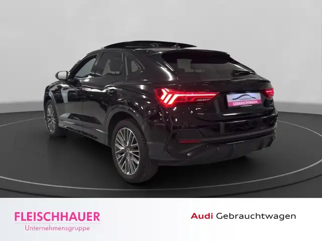 Audi Q3 view 5