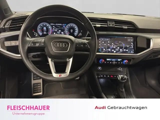 Audi Q3 view 15