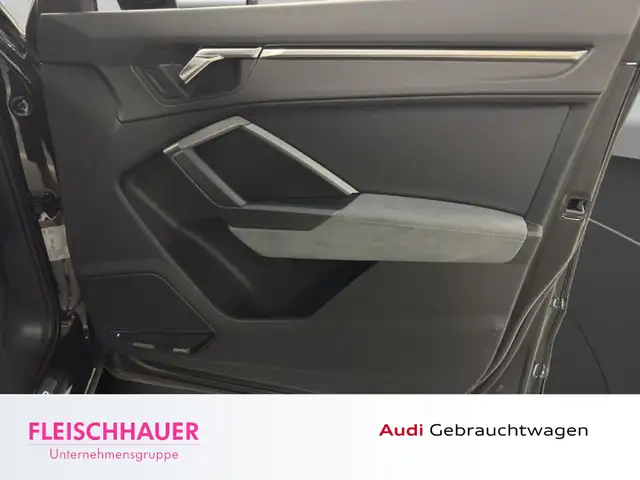 Audi Q3 view 18