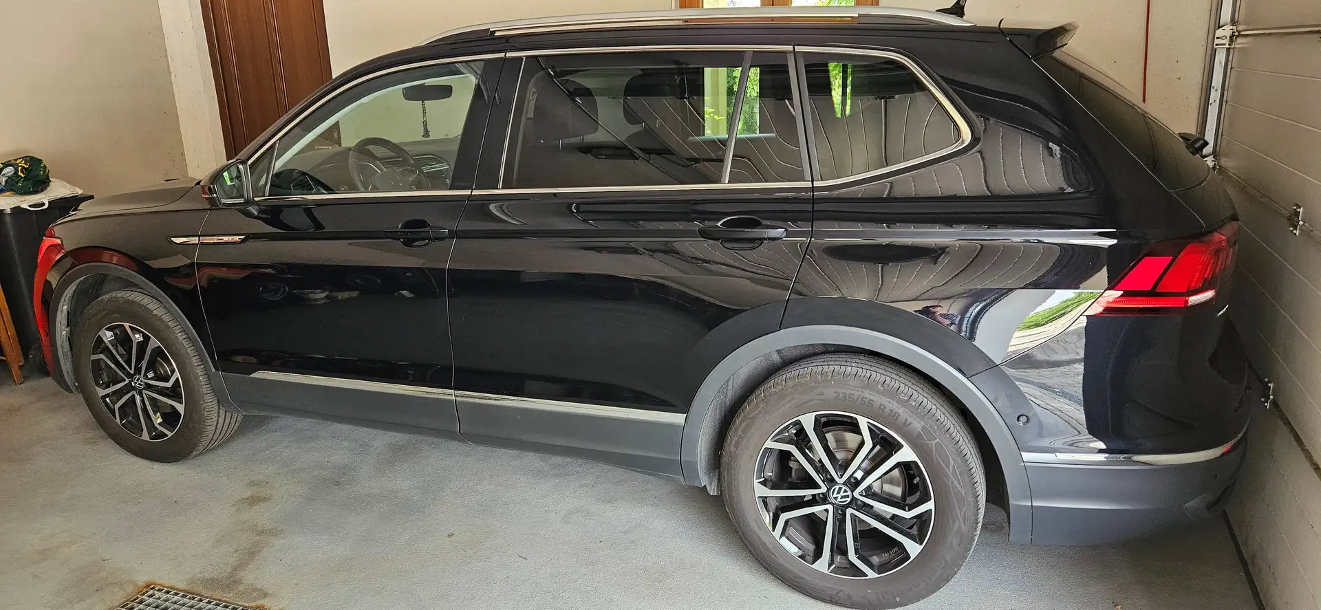 Volkswagen Tiguan Allspace Tiguan 1,5 TSI ACT Allspace DSG Life Life Schwarz - 2