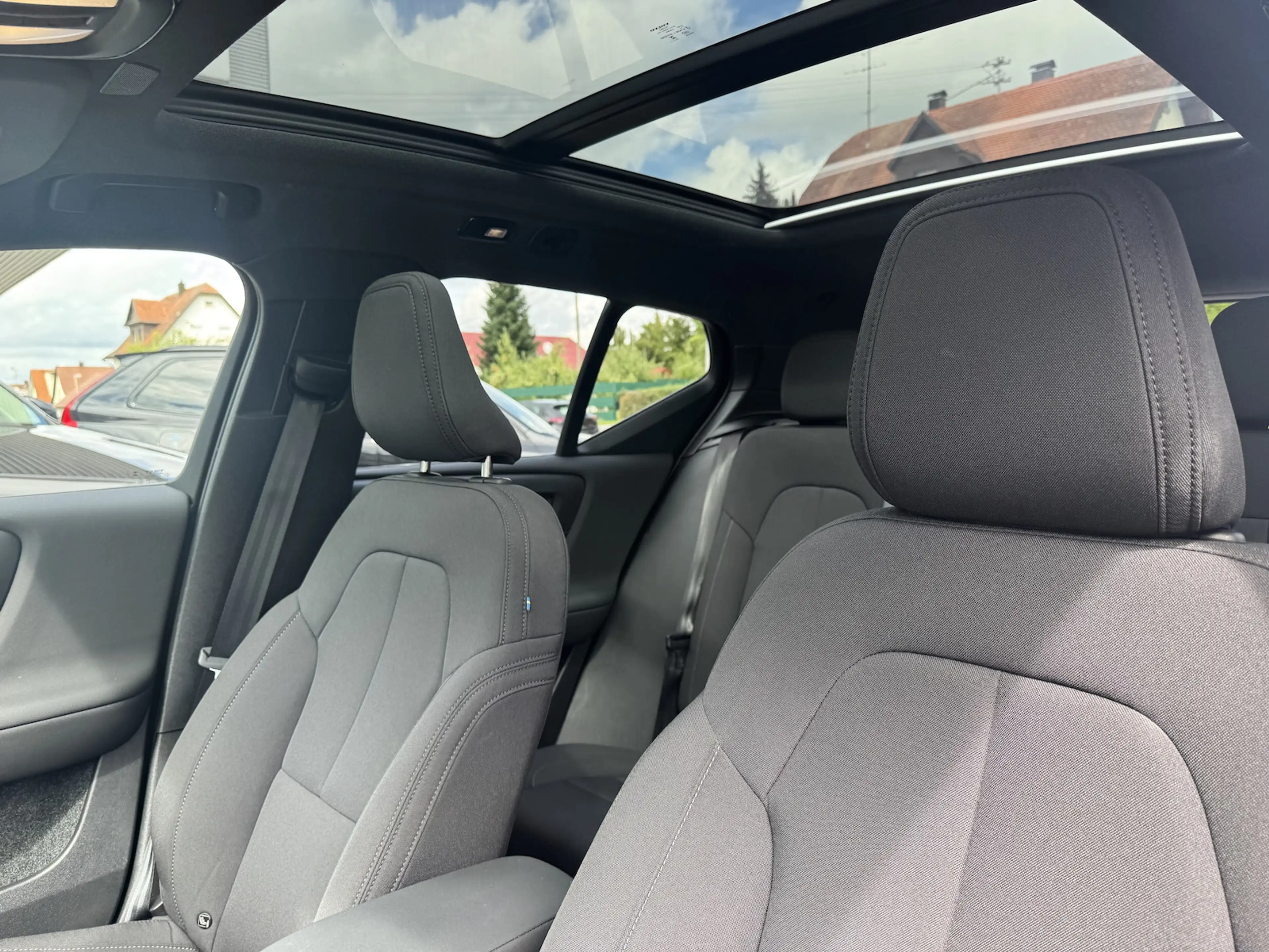 Volvo EX40 Plus*Black Edition*2WD*NP 64730*Pano*82kWh — photo 9